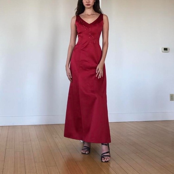 Gorgeous vintage 90s deep red evening gown ♥️ - Picture 4 of 6